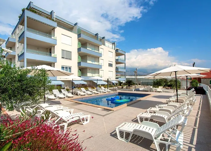 Apartments Kamelija